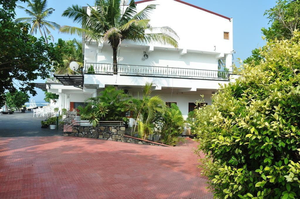 Goviyapana Beach Hotel Ahangama Buitenkant foto