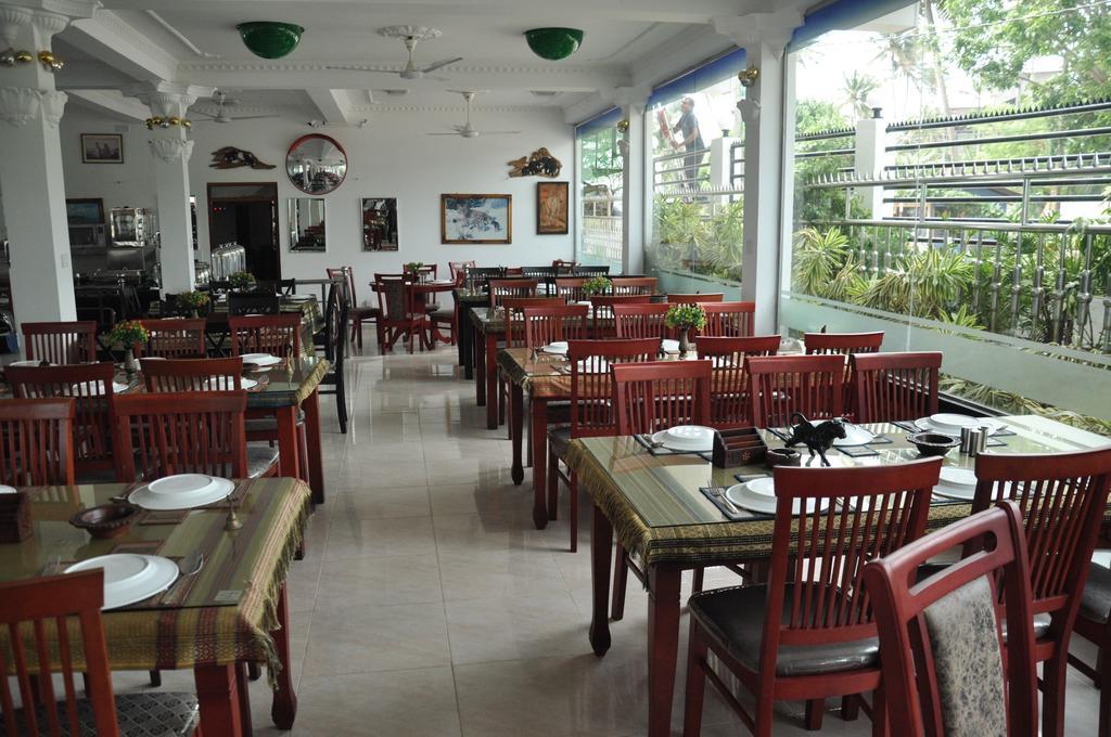 Goviyapana Beach Hotel Ahangama Buitenkant foto